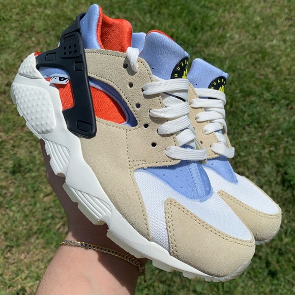 Nike Shoes - NEW NIKE HUARACHE RUN CREAM